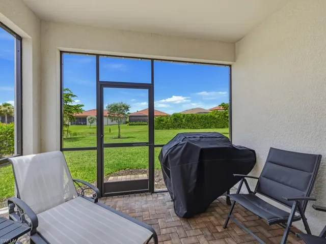 1577 Vizcaya Ln, Naples, Florida 34113