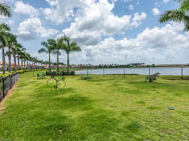 1577 Vizcaya Ln, Naples, Florida 34113