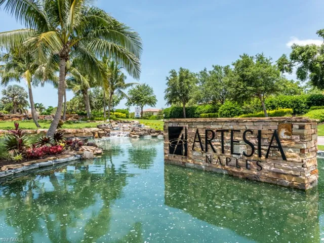 1577 Vizcaya Ln, Naples, Florida 34113