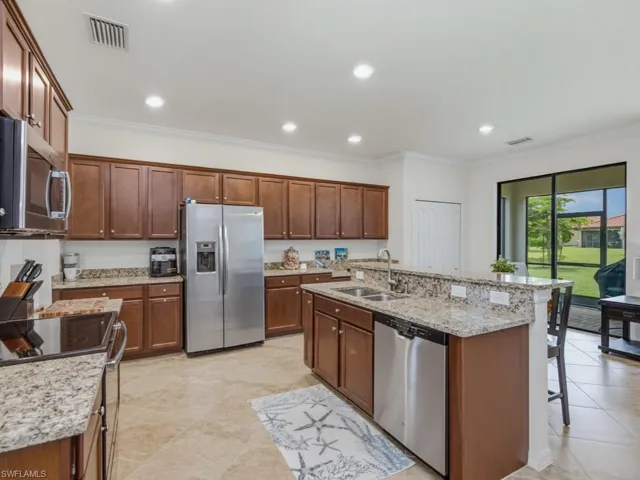 1577 Vizcaya Ln, Naples, Florida 34113