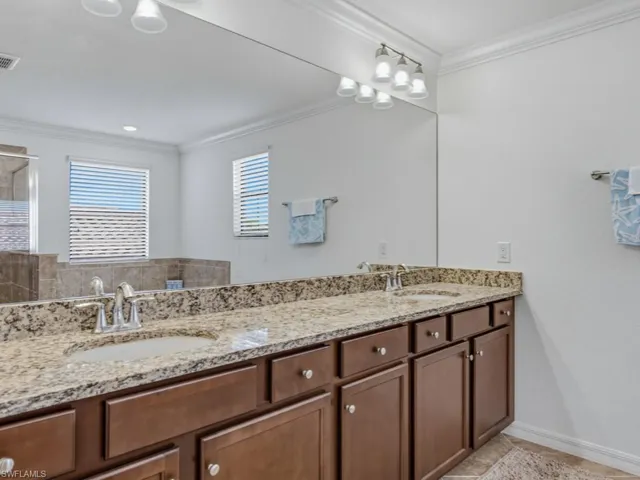 1577 Vizcaya Ln, Naples, Florida 34113