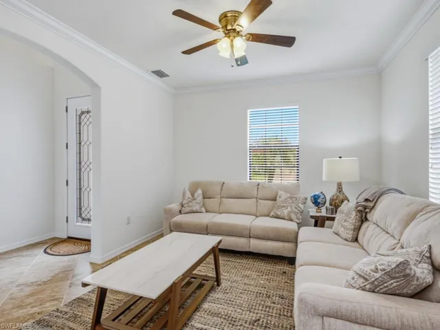 1577 Vizcaya Ln, Naples, Florida 34113