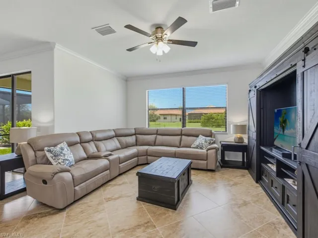 1577 Vizcaya Ln, Naples, Florida 34113