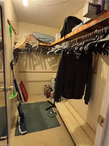 Walk in closet