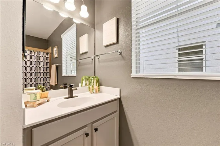 14658 Fern Lake Ct, Naples, Florida 34114