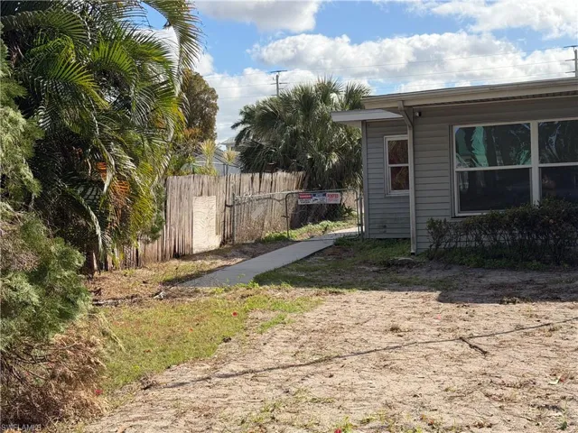 2632 Weeks Ave, Naples, Florida 34112