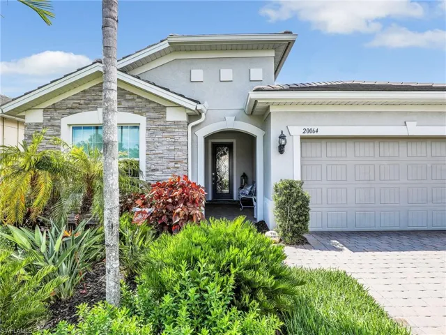 Nice curb appeal!