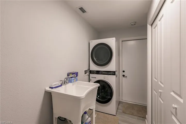 350 Se 47th St, Cape Coral Fl 33904