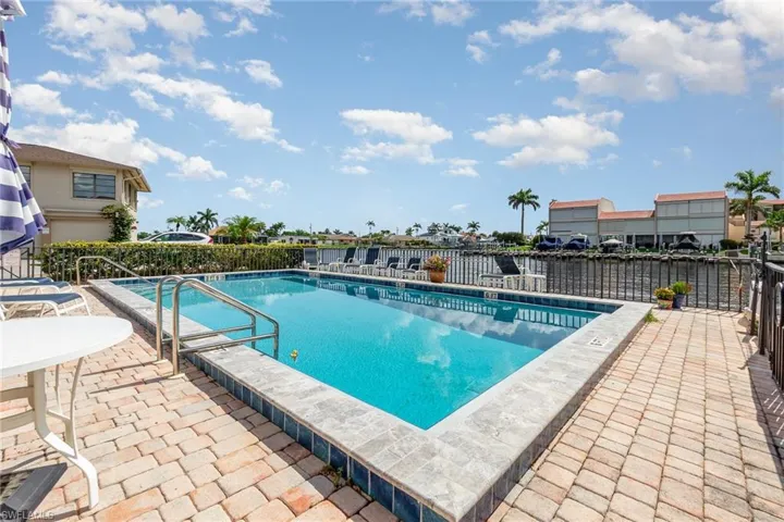 4001 SE 19th  PL, Cape Coral, FL 33904
