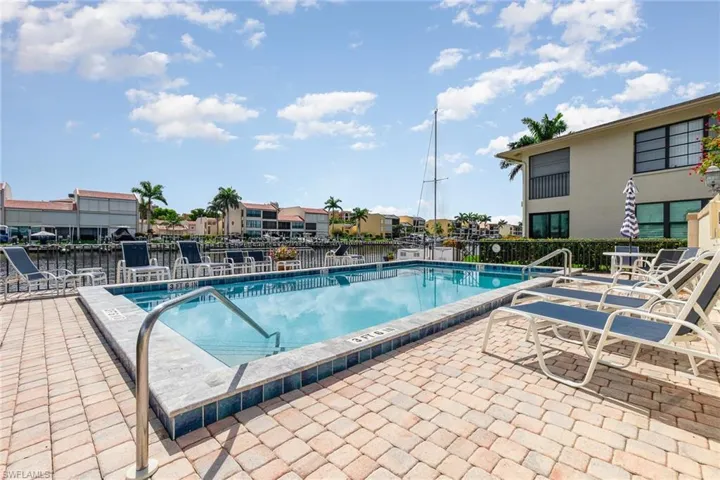4001 SE 19th  PL, Cape Coral, FL 33904