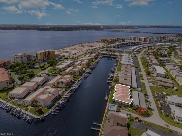 4001 SE 19th  PL, Cape Coral, FL 33904