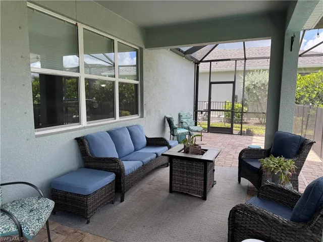 Oversized COVERED lanai area