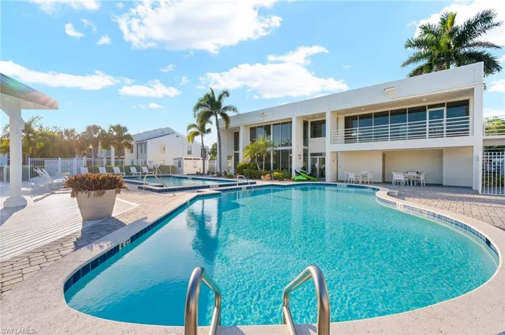 161 Santa Clara Dr 10, Naples, Florida 34104