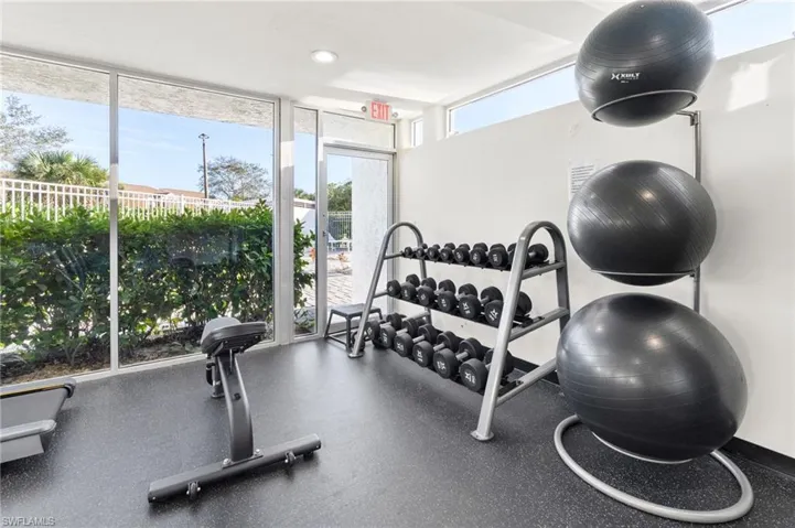 161 Santa Clara Dr 10, Naples, Florida 34104