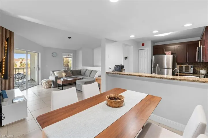 161 Santa Clara Dr 10, Naples, Florida 34104