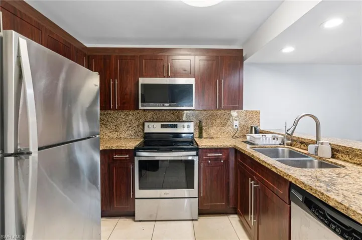 161 Santa Clara Dr 10, Naples, Florida 34104