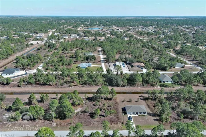 Aerial view of property and surrounding area