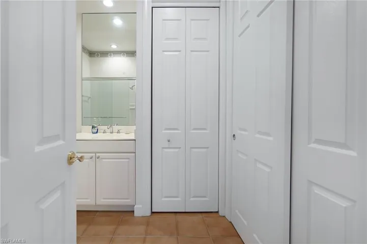 922  Turtle  CT, Naples, FL 34108