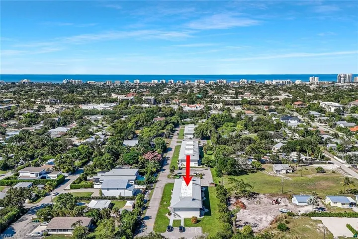 A perfect Naples Location - close to beaches, shopping and everything that makes Naples great