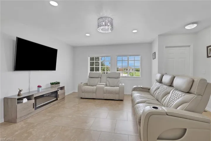 4075 24th Ave Ne, Naples, Florida 34120