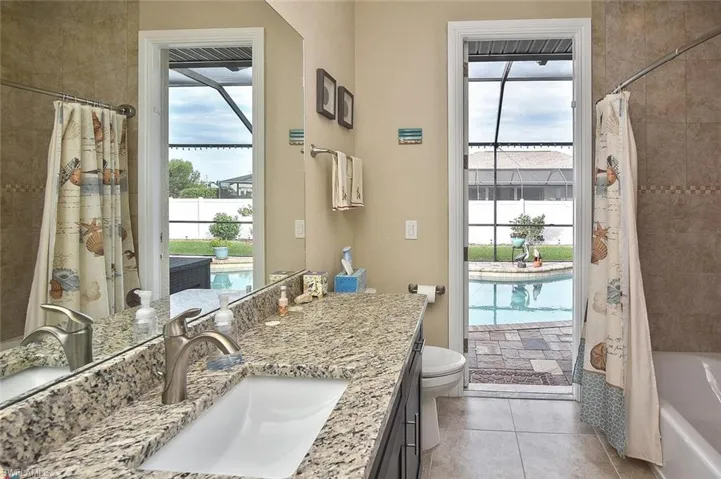 Guest pool Bathroom