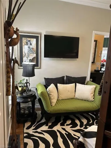 Living area with ornamental molding
