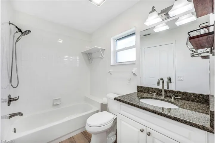 6208  Shadowood  CIR, Naples, FL 34112