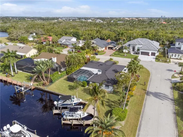 Spacious End Lot with Gulf access!