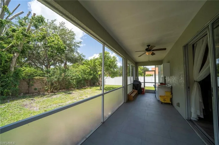Unfurnished sunroom featuring a ceiling fan