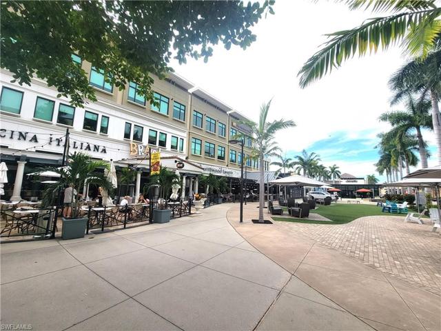 Mercato Shops & Restaurants View 3