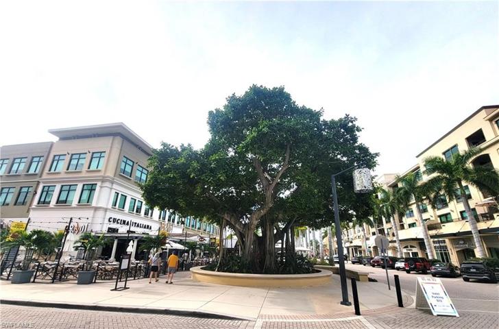 Mercato Shops & Restaurants View 3