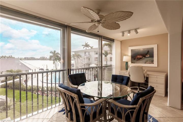 Lanai with Eating Area Overlooking the Pool & Bay