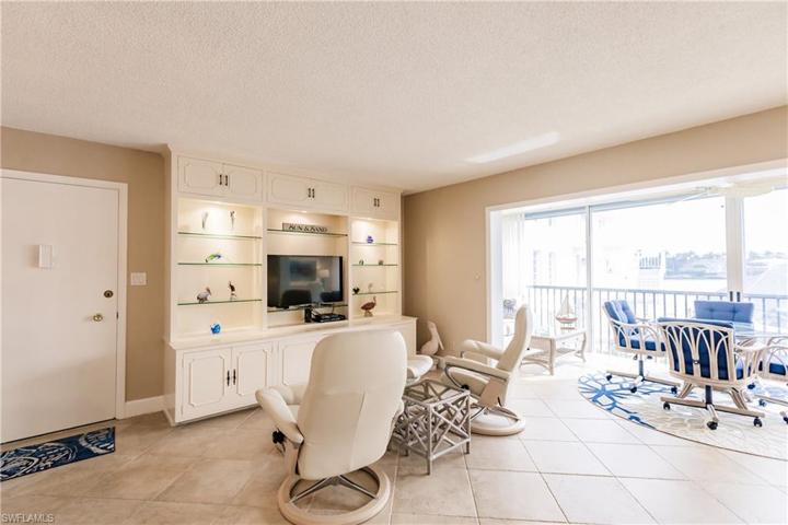 Great Room open to Lanai