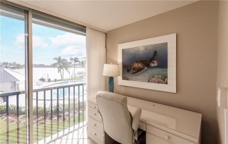 Lanai w/Desk Overlooking the Pool & Bay