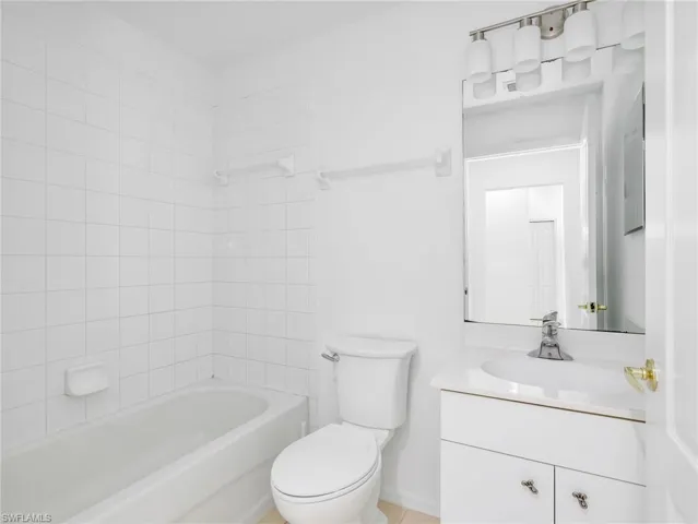 20040 Barletta Ln 326, Estero, Florida 33928