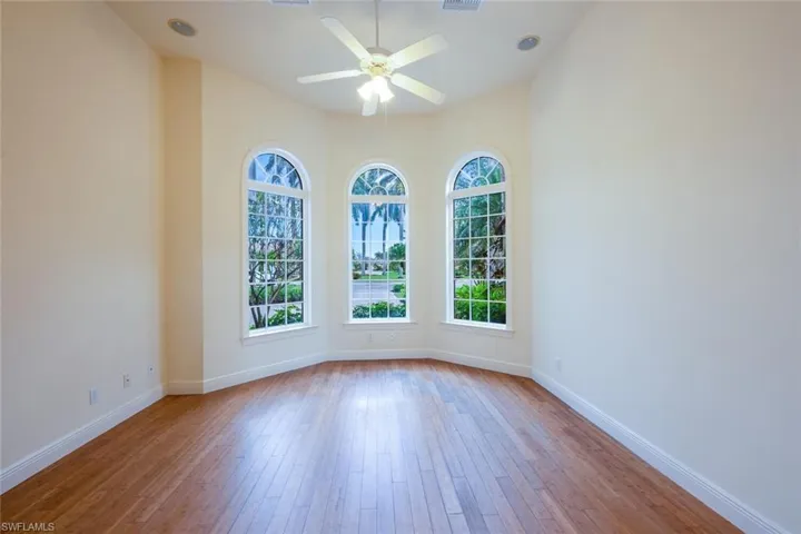 Powder Bath with close access to the pool area