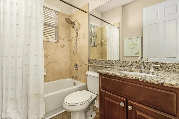 Full 1st Floor Bathroom