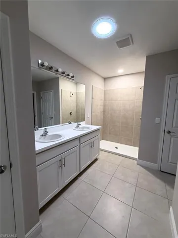 635 NE 6th  PL, Cape Coral, FL 33909