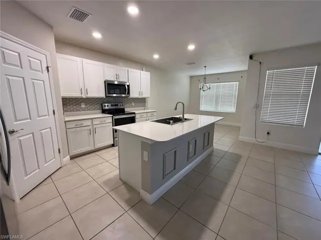 635 NE 6th  PL, Cape Coral, FL 33909