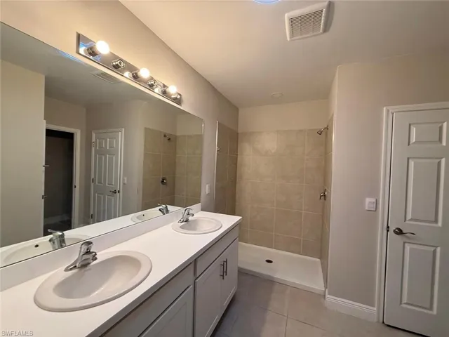 635 NE 6th  PL, Cape Coral, FL 33909