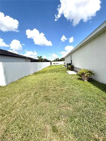 635 NE 6th  PL, Cape Coral, FL 33909