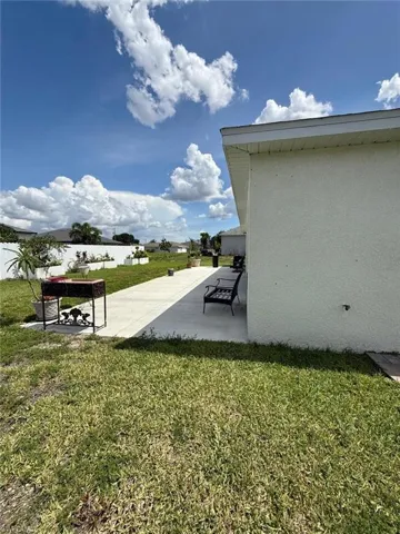 635 NE 6th  PL, Cape Coral, FL 33909