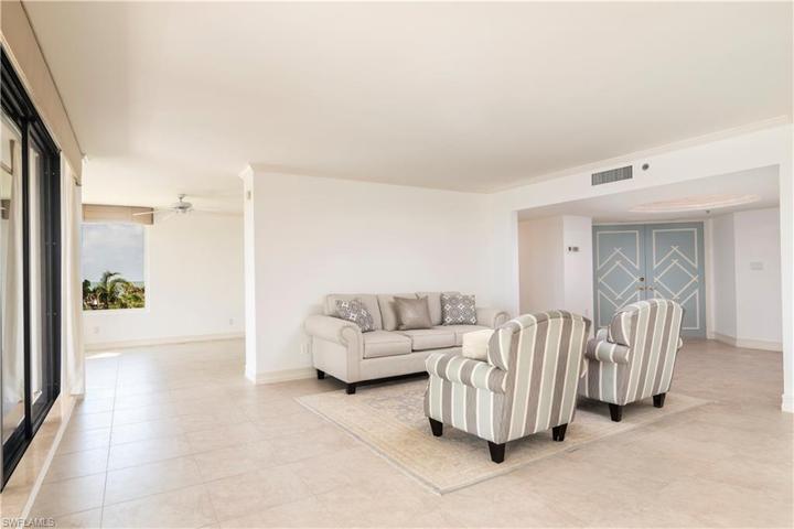 Bring the outdoors in with this expansive balcony overlooking Park Shore Tower grounds, a Park Shore beach park, and, of course, the Gulf of Mexico!