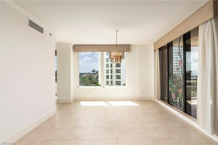 Park Shore Tower offers lushly landscaped grounds, walking paths, and this gazebo.  Peaceful spots to relax and enjoy.