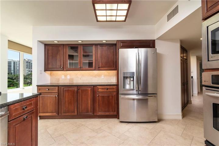 Thoughtfully laid out and room for all to gather, toast, dine, delight!
