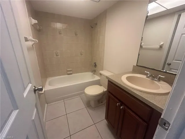 215-217 Se 23rd Pl 215, Cape Coral, Florida 33990