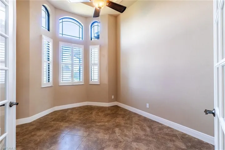 Empty room with ceiling fan