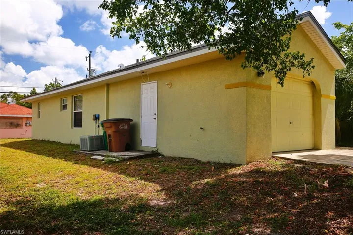 631/633 Se Van Loon Ter, Cape Coral, Florida 33990