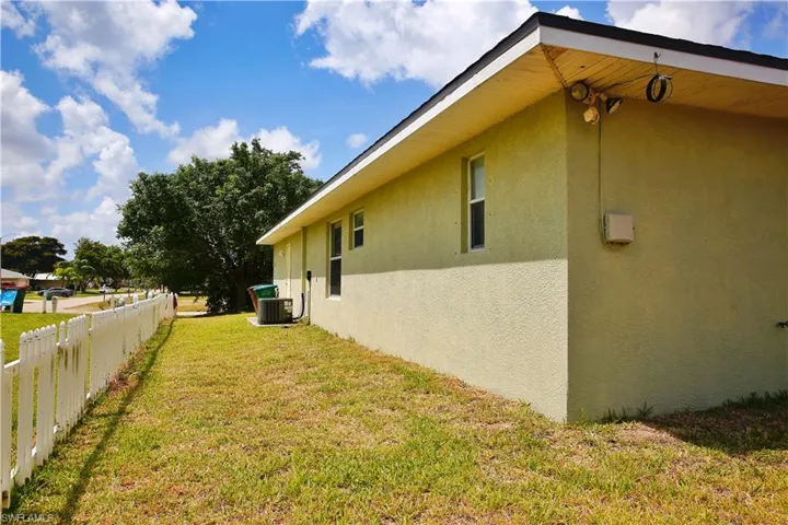 631/633 Se Van Loon Ter, Cape Coral, Florida 33990