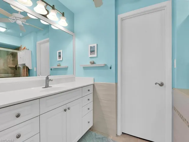 Master Bath w/ Entryway To Huge Walk-In Closet